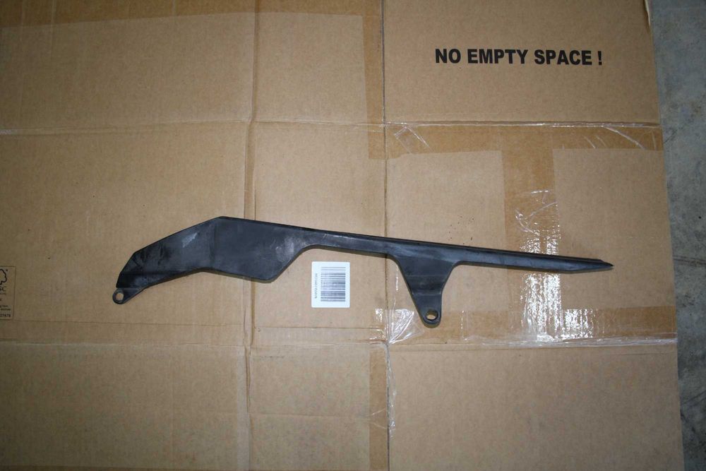 Osłona Łańcucha Zębatki OEM Yamaha R1 RN22 09-14