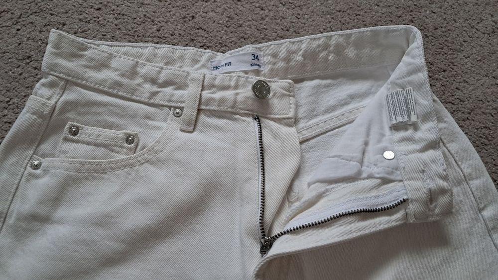 Jeansy Sinsay Mom Fit białe/ecru 34