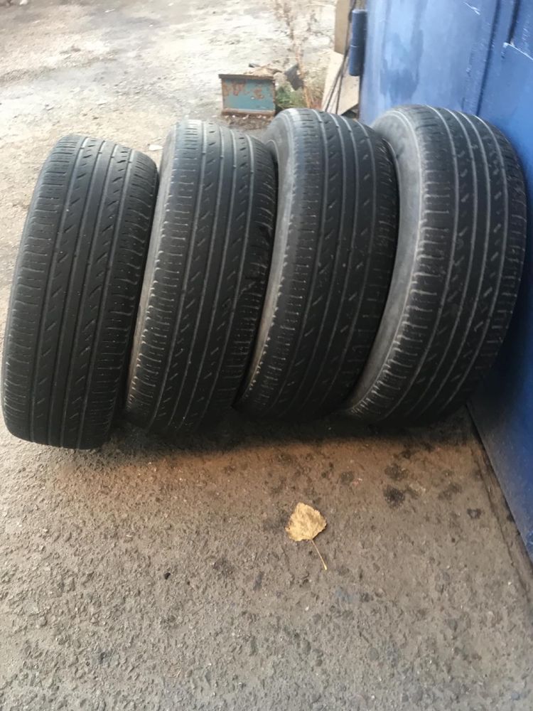 Продам резину летнюю б/у. Kumho Размер 216/65 R16j