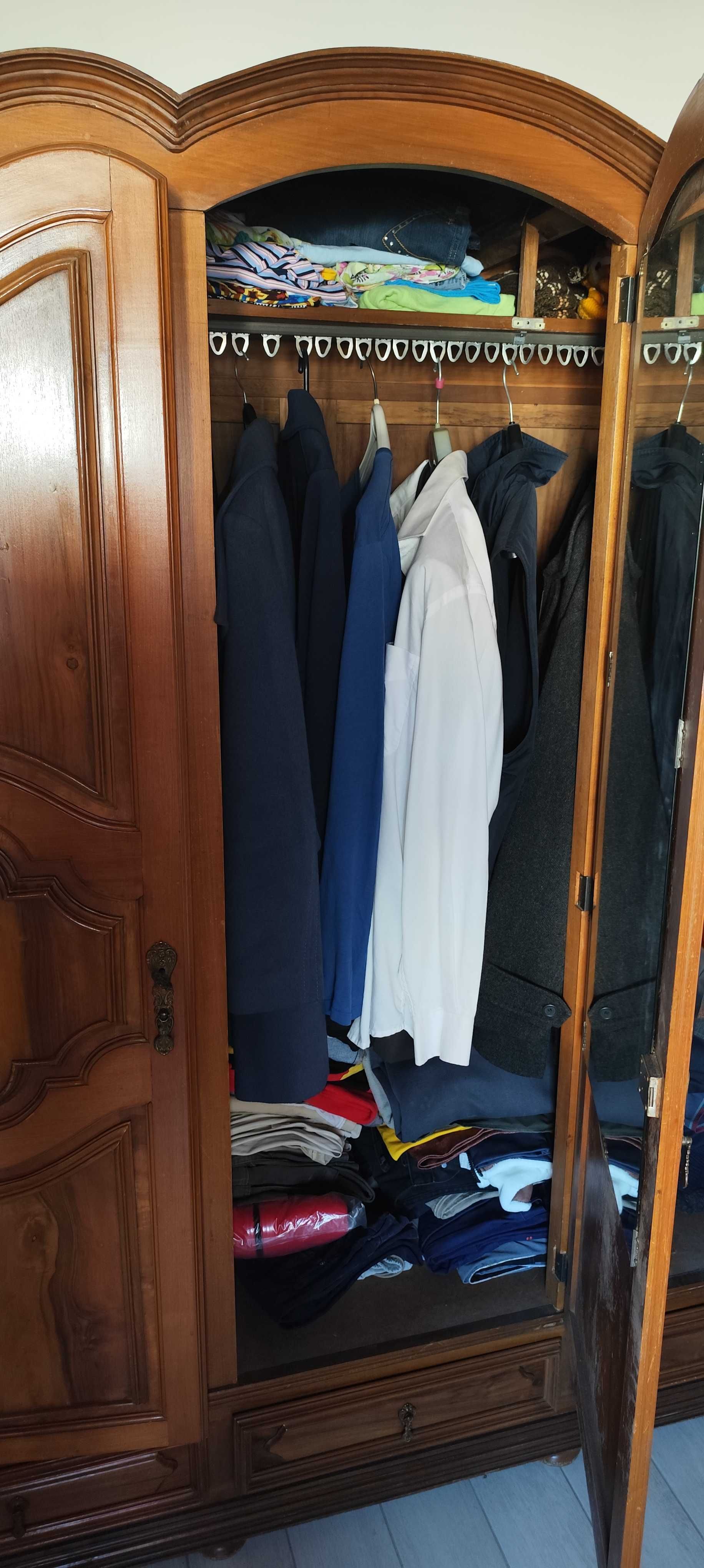 Armário - Guarda Roupa em Cerejeira