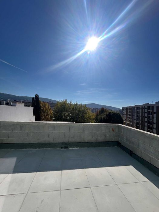 Vende-se T2 Duplex c/ Terraço junto ao Centro Histórico de Braga!