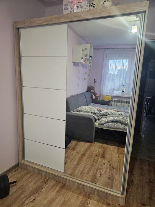 Szafa pojemna z lustrem