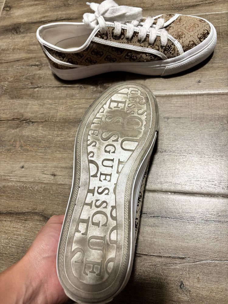 Кеди бренду guess