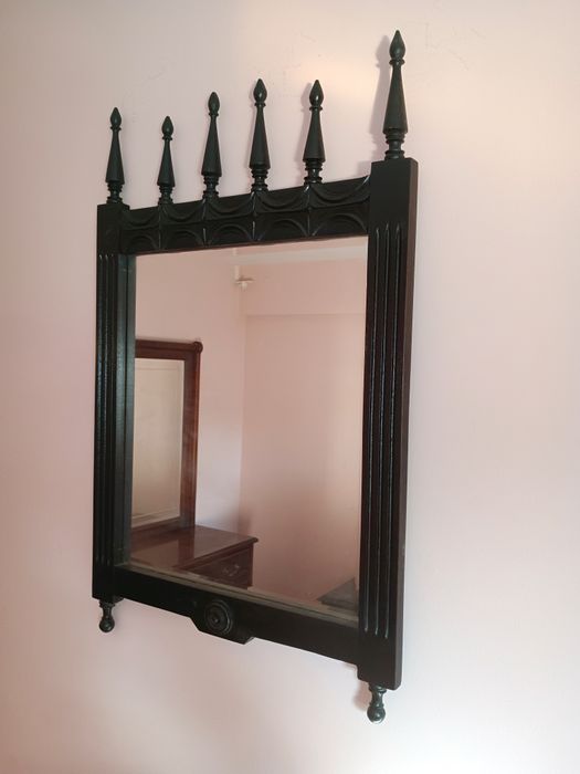 Espelho vintade em madeira maciça. Exemplar estado de conservação 
Med