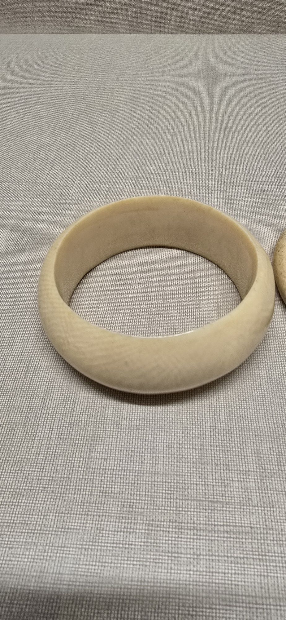 Bonitas pulseiras em material nobre