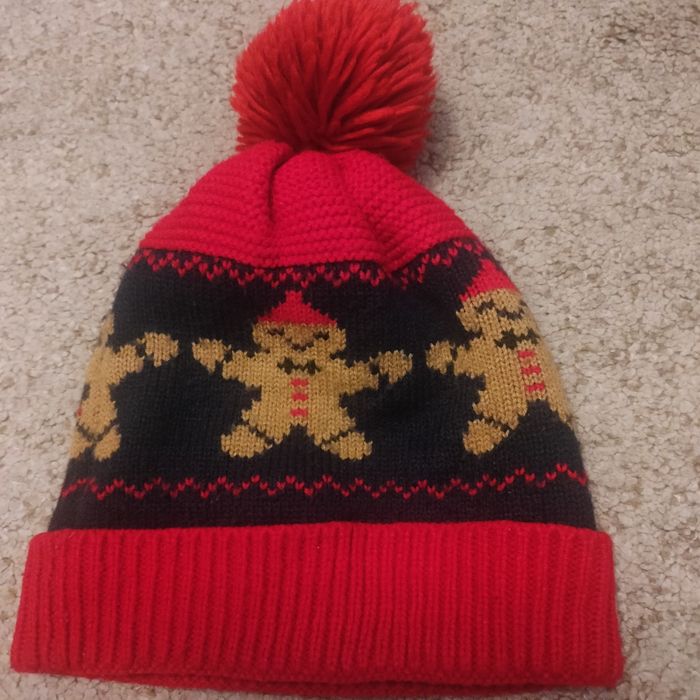 Czapka z pomponem na wiek 10 lat