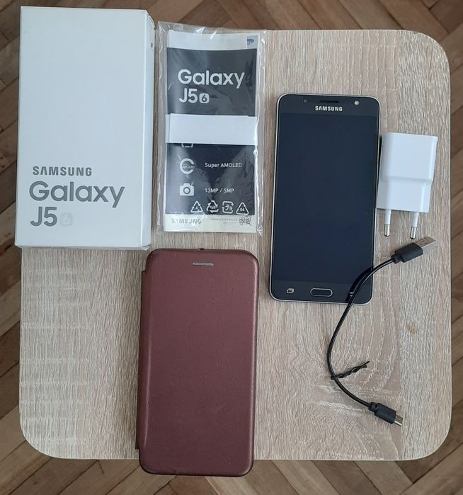 Смартфон Samsung J5 2016