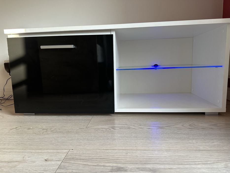 Szafka rtv z oswietleniem