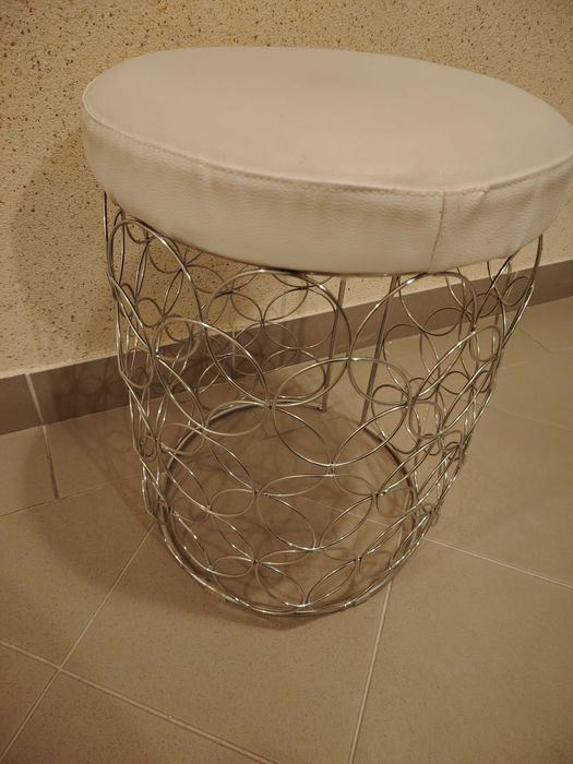 Pufa w bardzo ładnym stanie