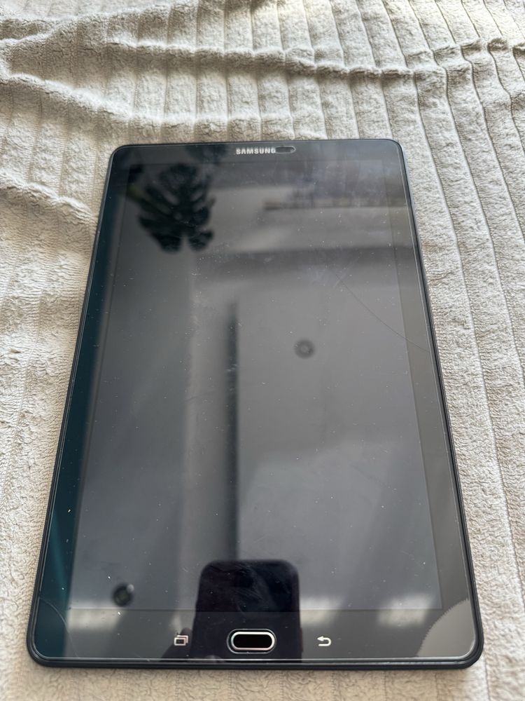 Samsung Tab A6 with S Pen tablet rysik