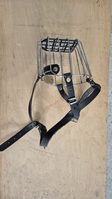 Kaganiec metalowy z paskami skórzanymi – solidny, regulowany