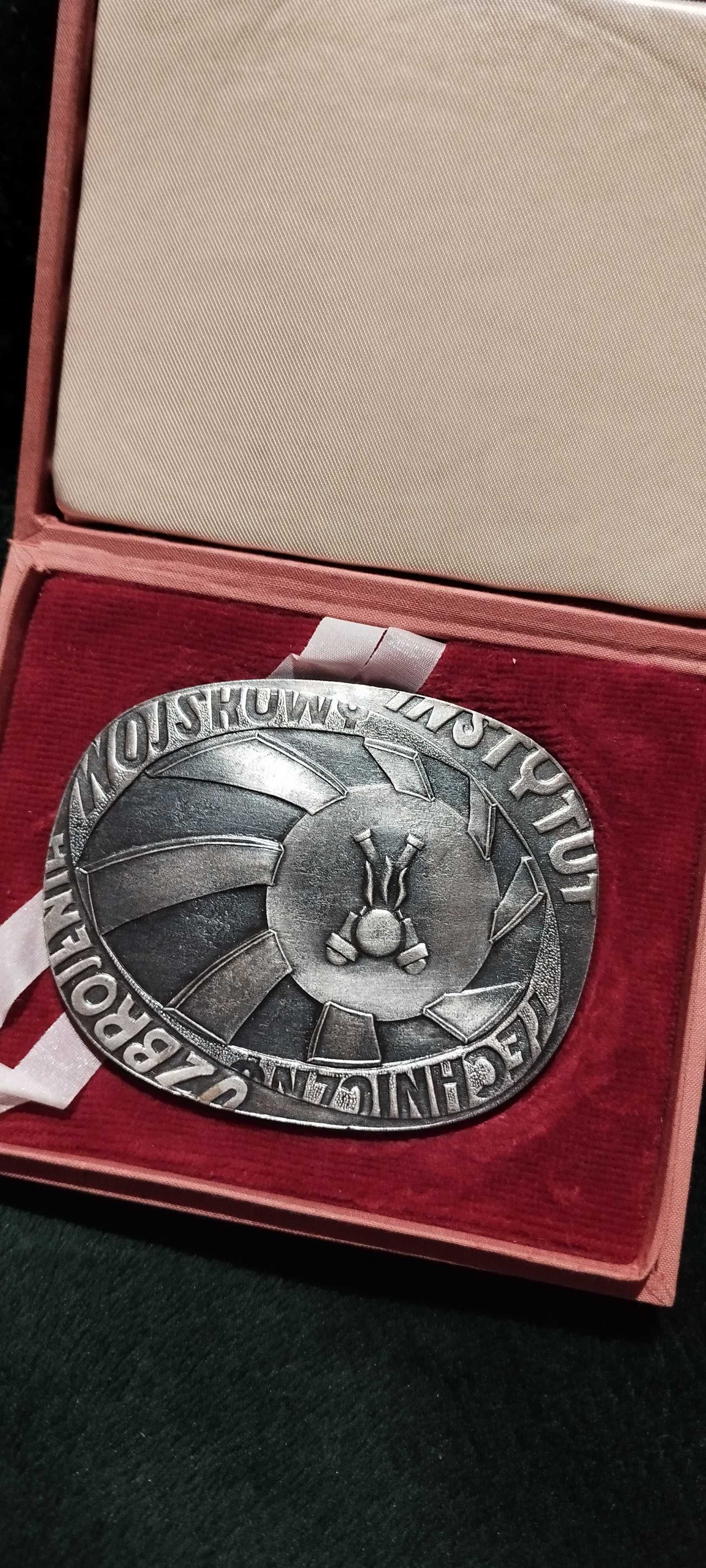 Medal Wojskowy Instytut Techniczny Uzbrojenia piękny z pudełkiem