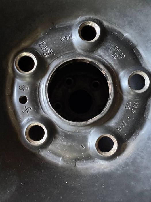 205 60 R16 Nokian зима 8мм.