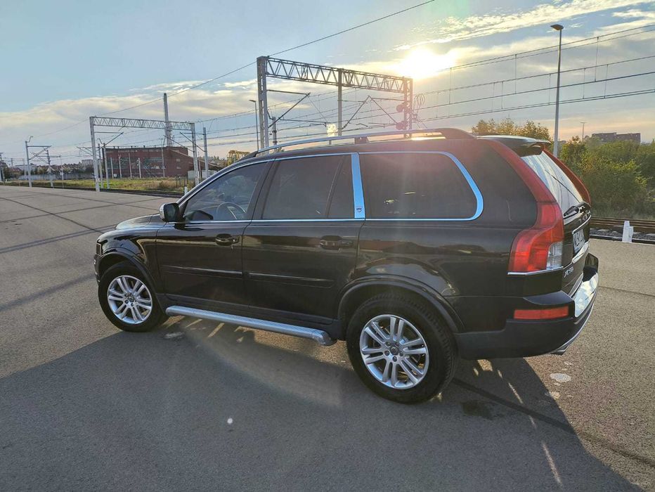 VOLVO XC90 Executive D5 Bezwypadkowy 7 osobowy Ember Black