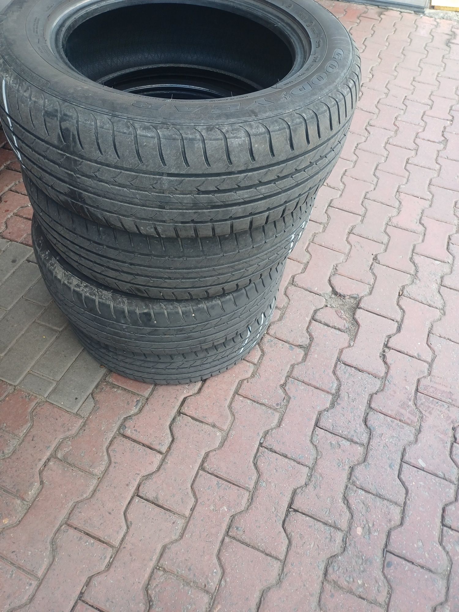 Продам хорошую летнюю резину б/у