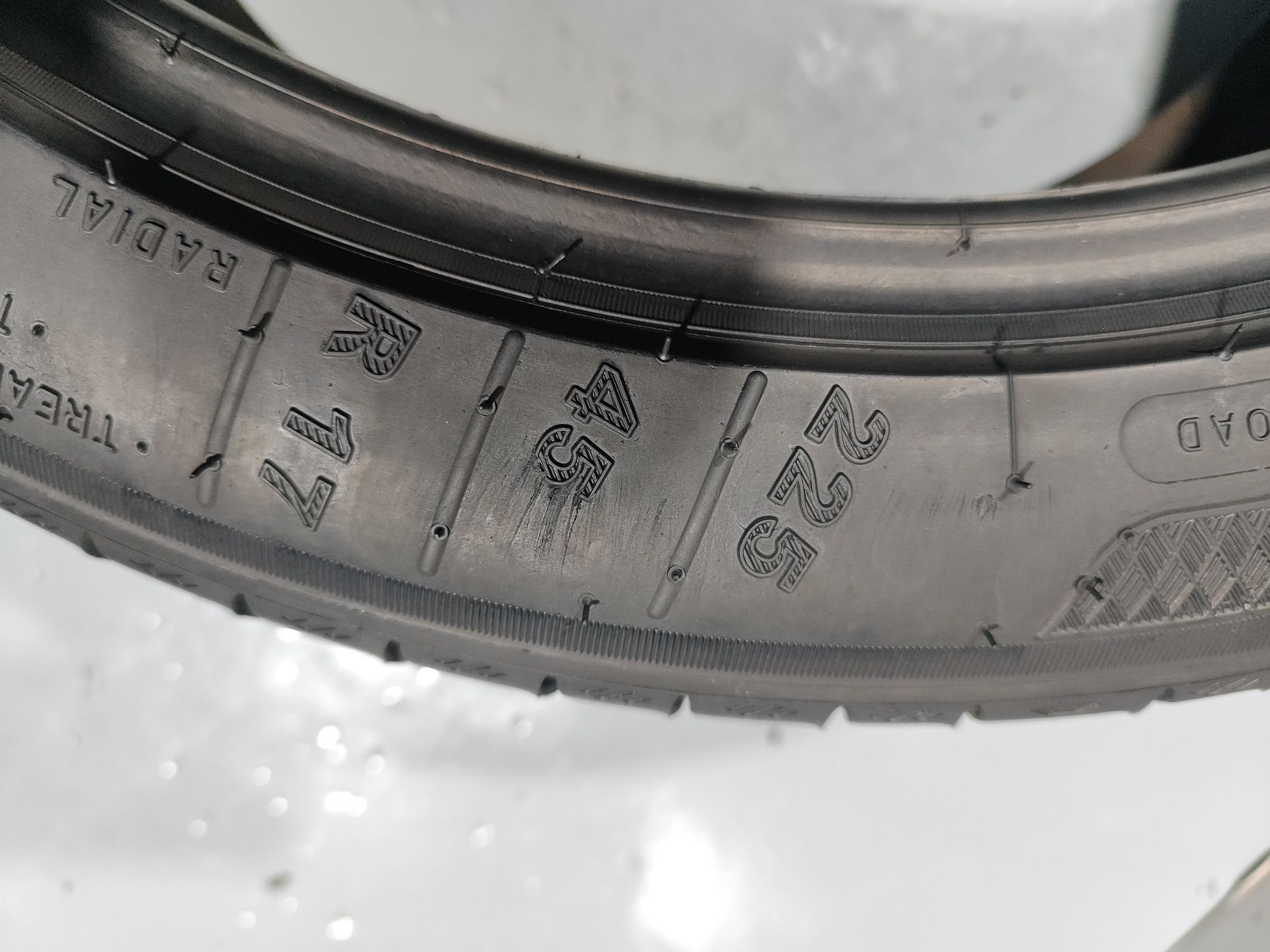 2 pneus semi novos 225-45R17 Kleber - Oferta dos Portes