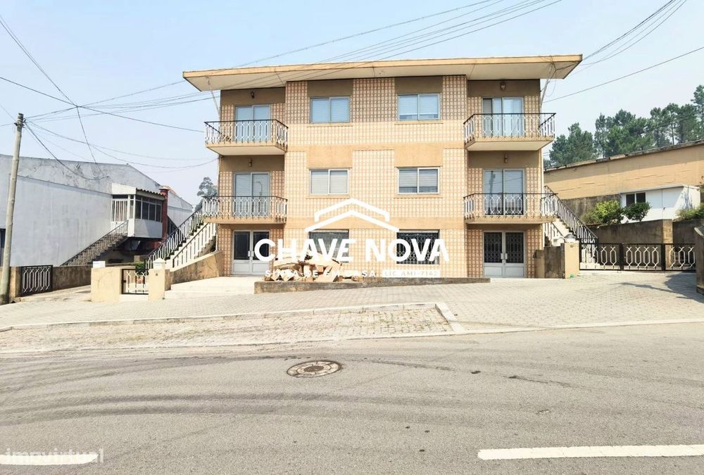 Loja/Armazém convertível em habitação com 185m2 em Grijó