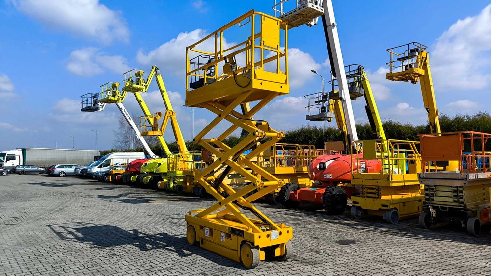 Podnośnik nożycowy Haulotte Compact 8 rok 2011 cena 18500 netto