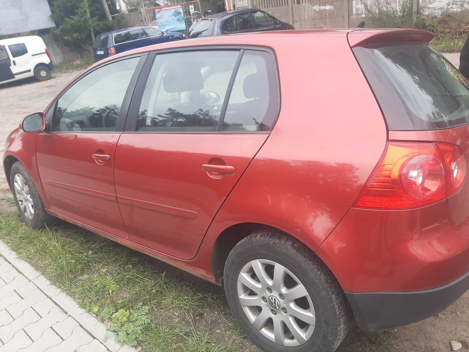 volkswagen golf 2005r 1.6 benzyna mały przebieg