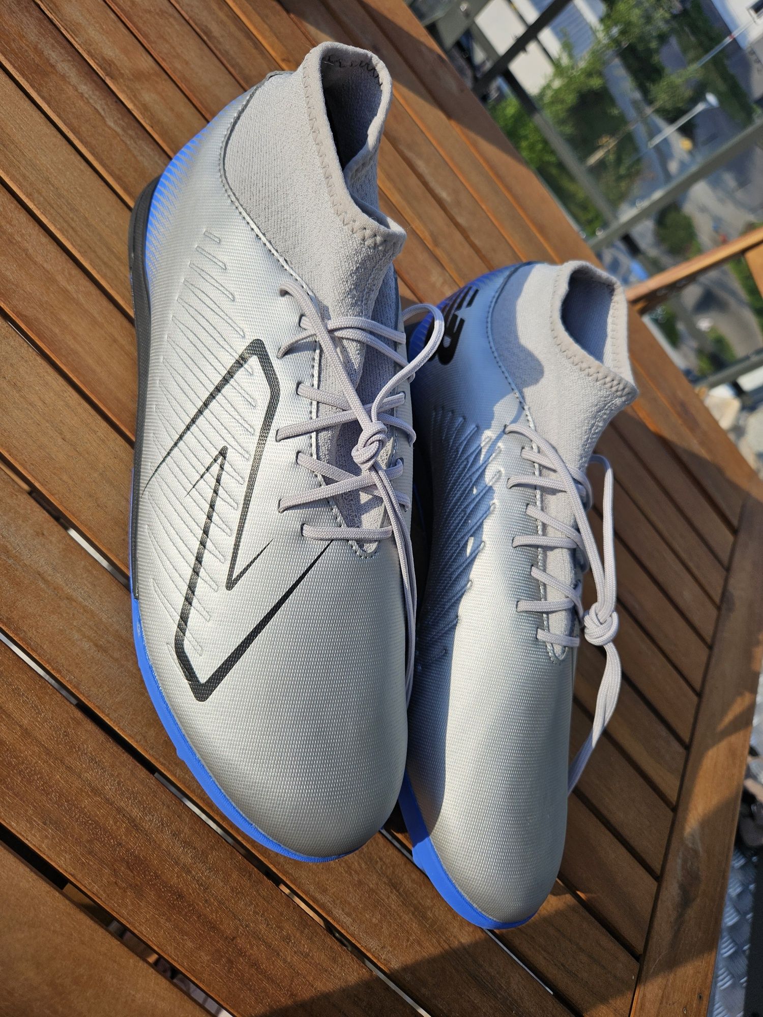 NOWE Buty piłkarskie turfy New Balance Tekela v4 srebrne