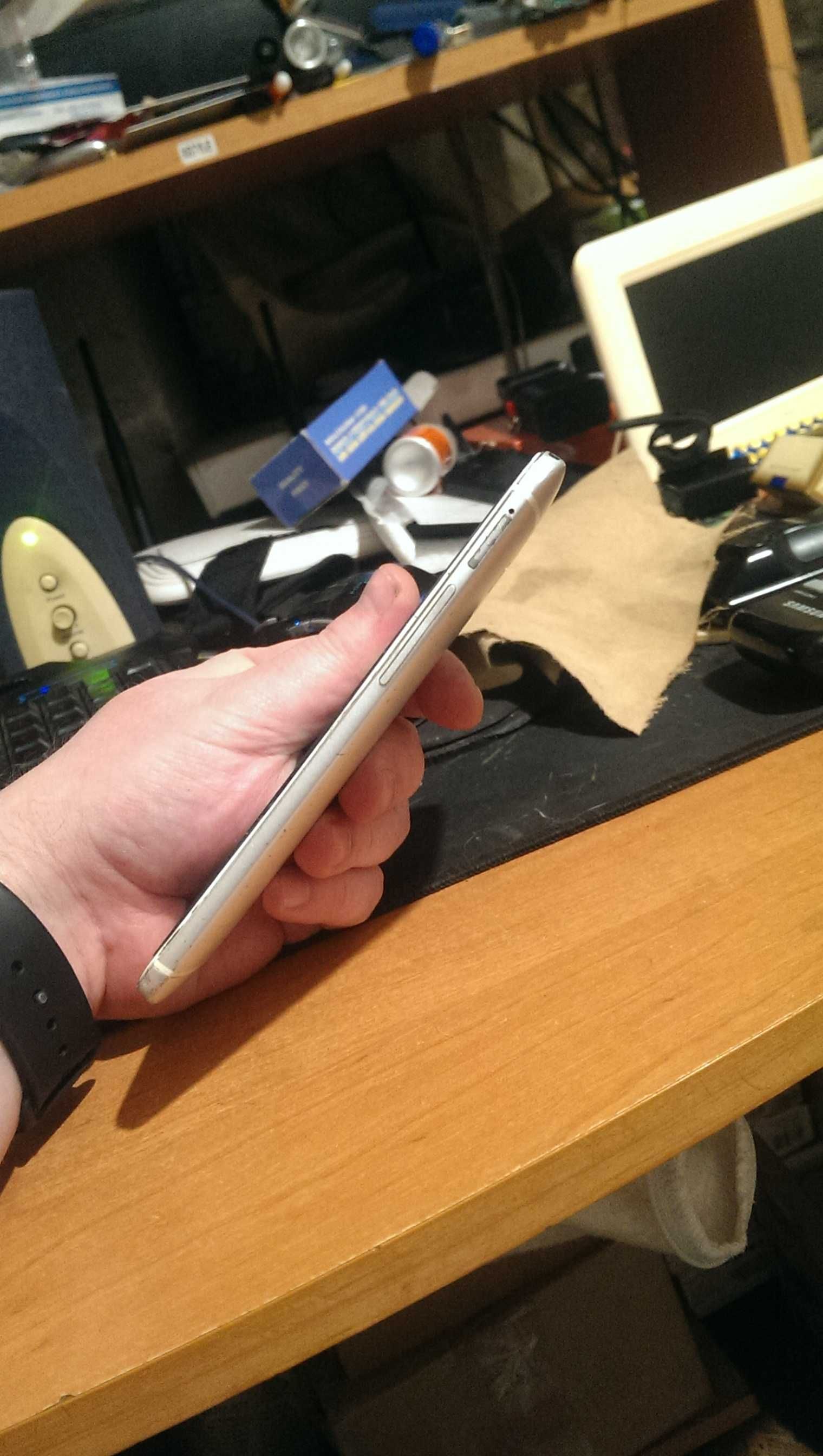 Супер Смартфон HTC One (M8) - 32Gb, NFC, стерео звук HTC BoomSound