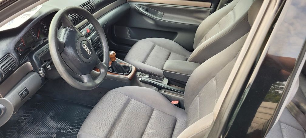 Audi A4*1999 rok*1,6 B*Sprawny Klimatronic*Długie opłaty*Godna uwagi