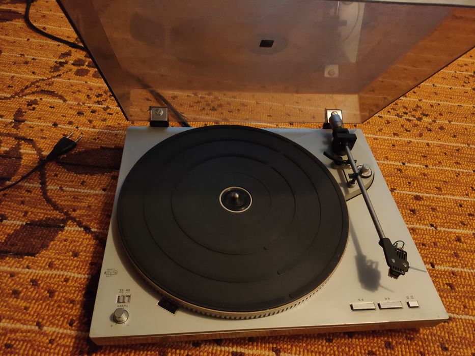 Проигрователь виниловых дисков