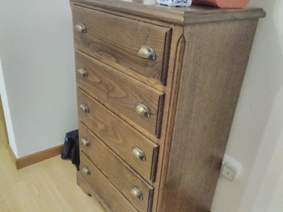 Móvel gaveteiro em madeira de castanho c/ novo Desocupar