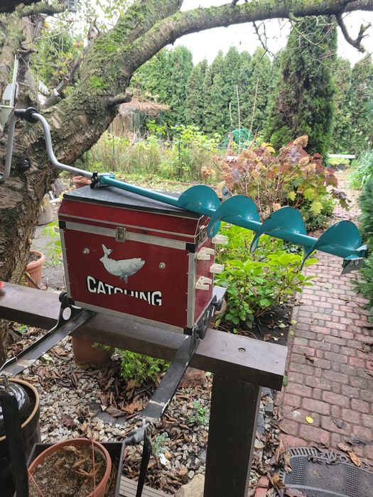 Świder do lodu TONAR z koszem CATHING