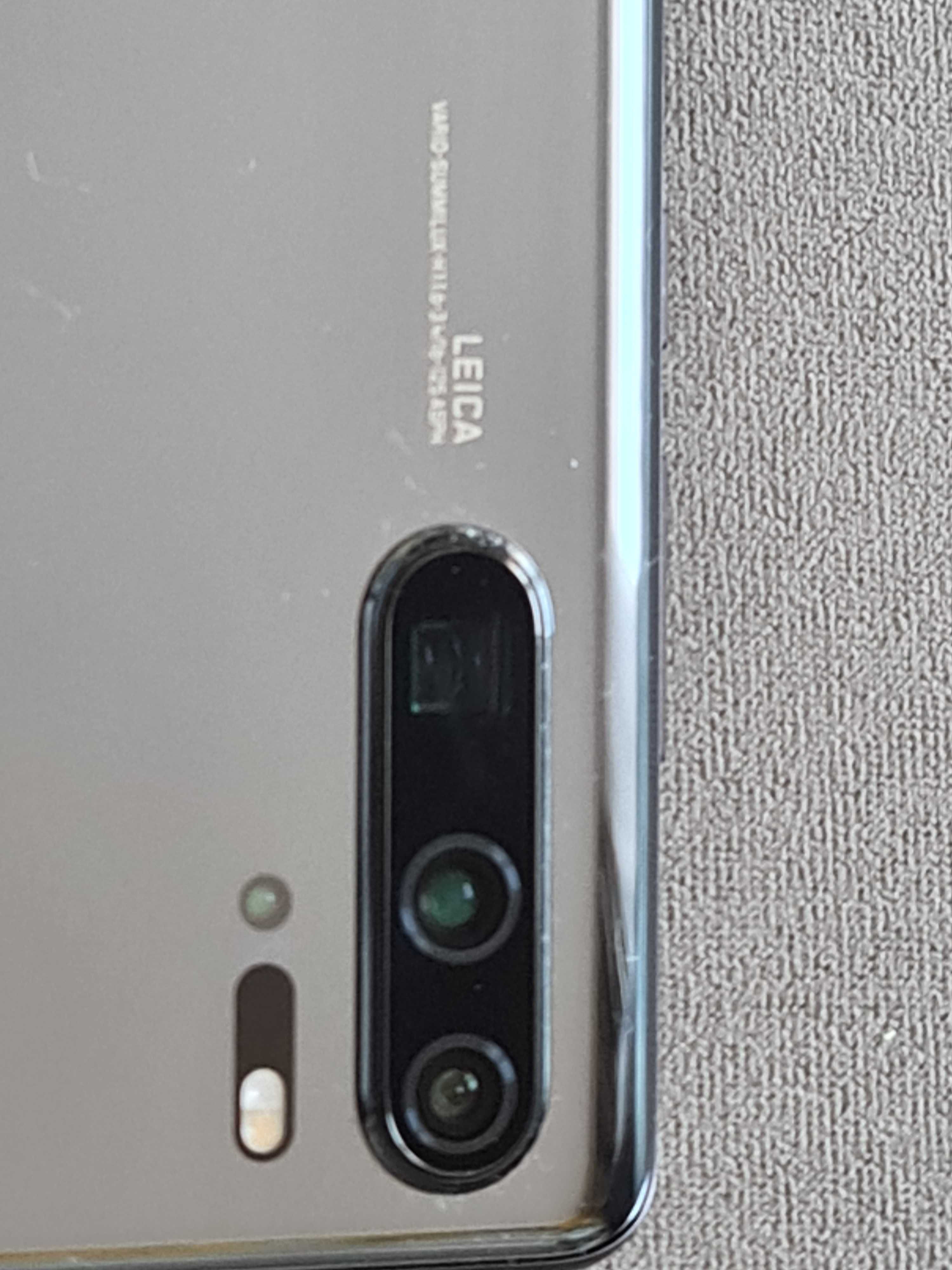 Smartfon Huawei P30 Pro 6 GB / 128 GB czarny VOG-L29 z etui.