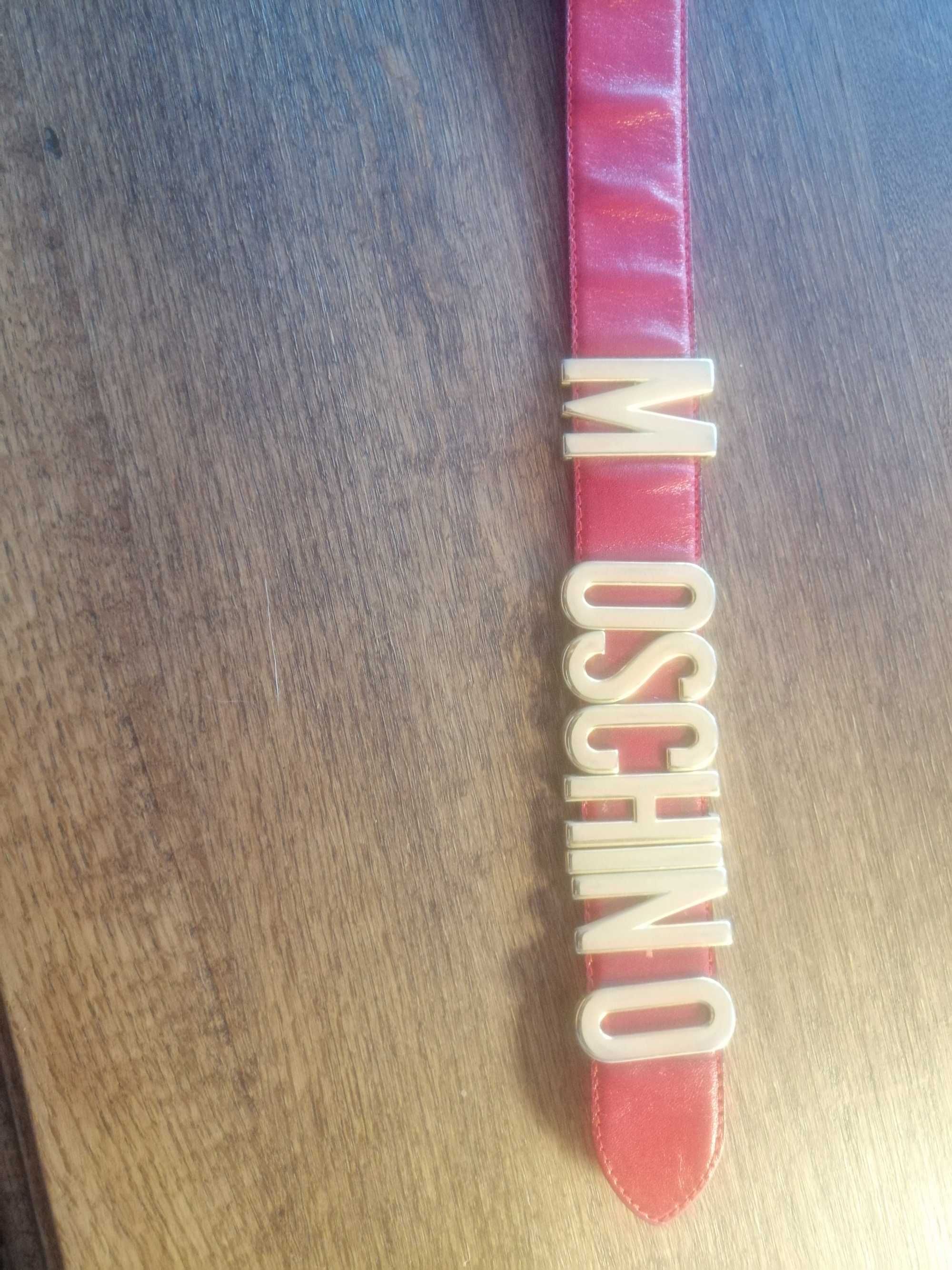 Czerwony skórzany pasek vintage  Moschino