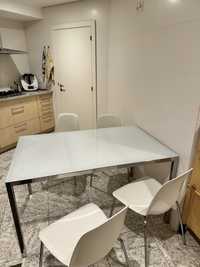 Conjunto mesa e 4 cadeiras