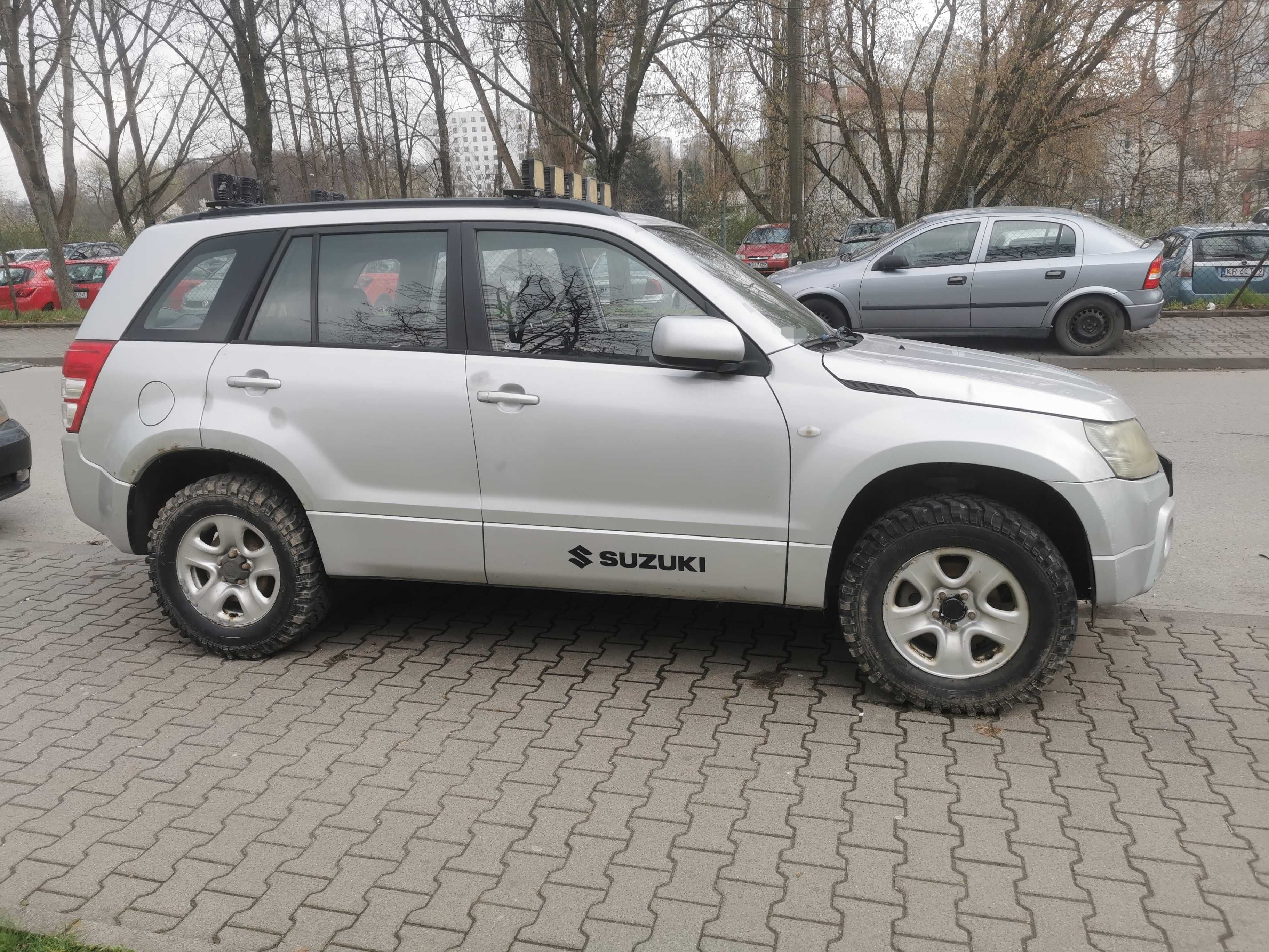 Suzuki grand vitara 2.0 z gazem 2005r uszkodzona czytaj opis