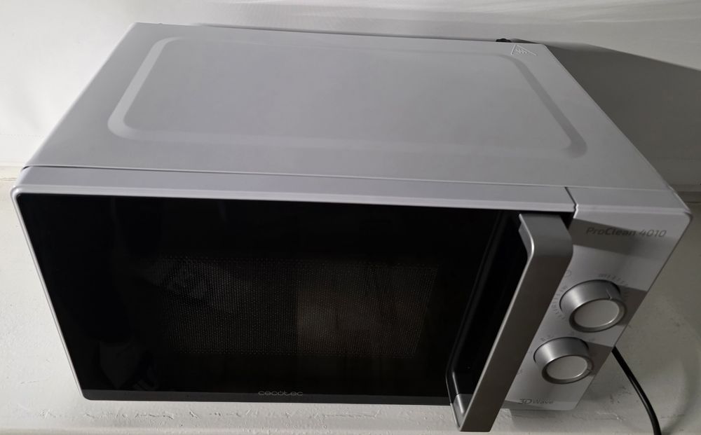 Mikrofalówka Cecotec ProClean 4010 23L 700W