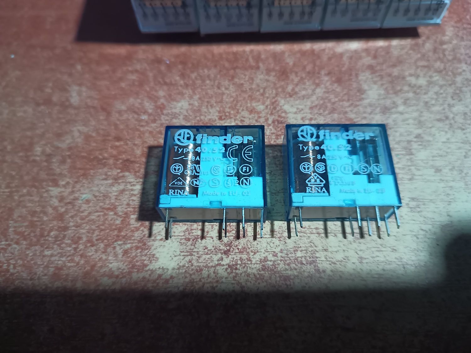 Przekaźniki elektromagnetyczne 9 sztuk