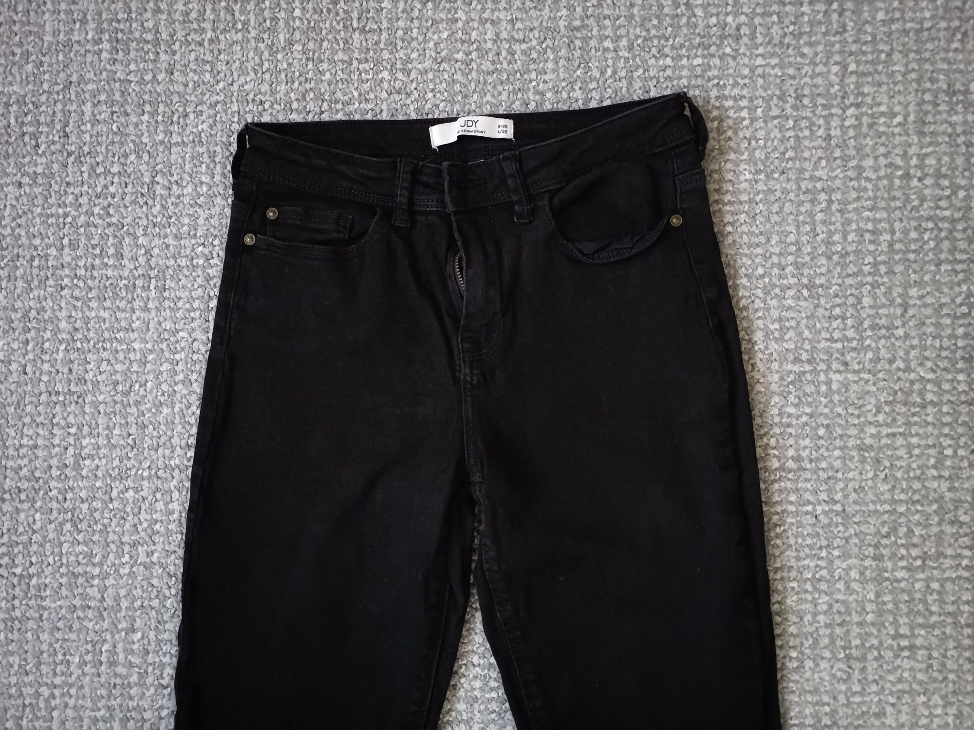 Spodnie spodenki jeansowe czarne rurki JDY W28 L 32