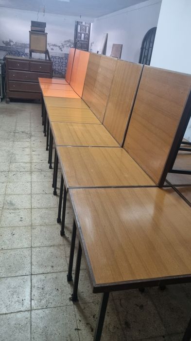[Vendo] Cadeiras almofadadas e mesas quadradas