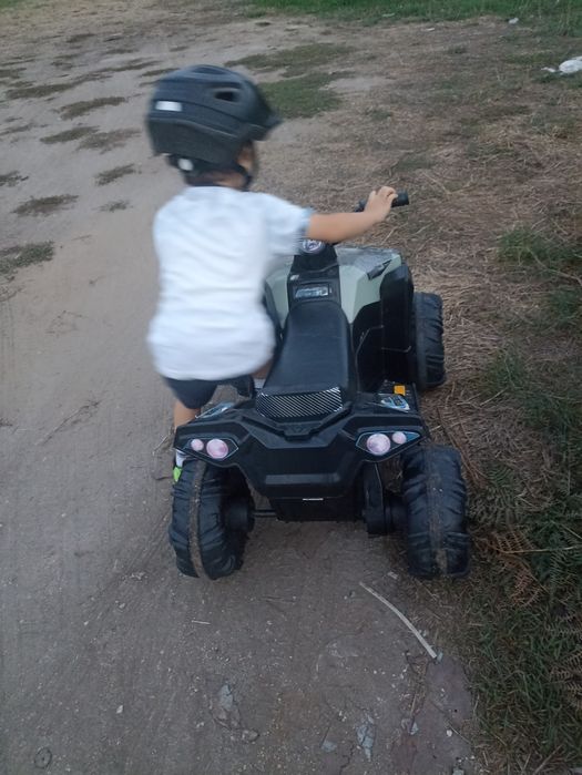 Moto 4 para criança