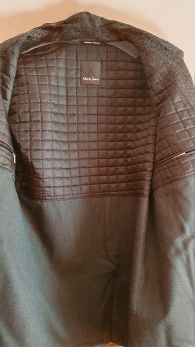 Стильне чоловіче пальто класичного крою.