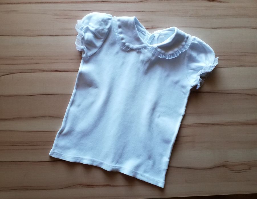 Elegancka biała bluzka galowa 104-110 z kołnierzykiem