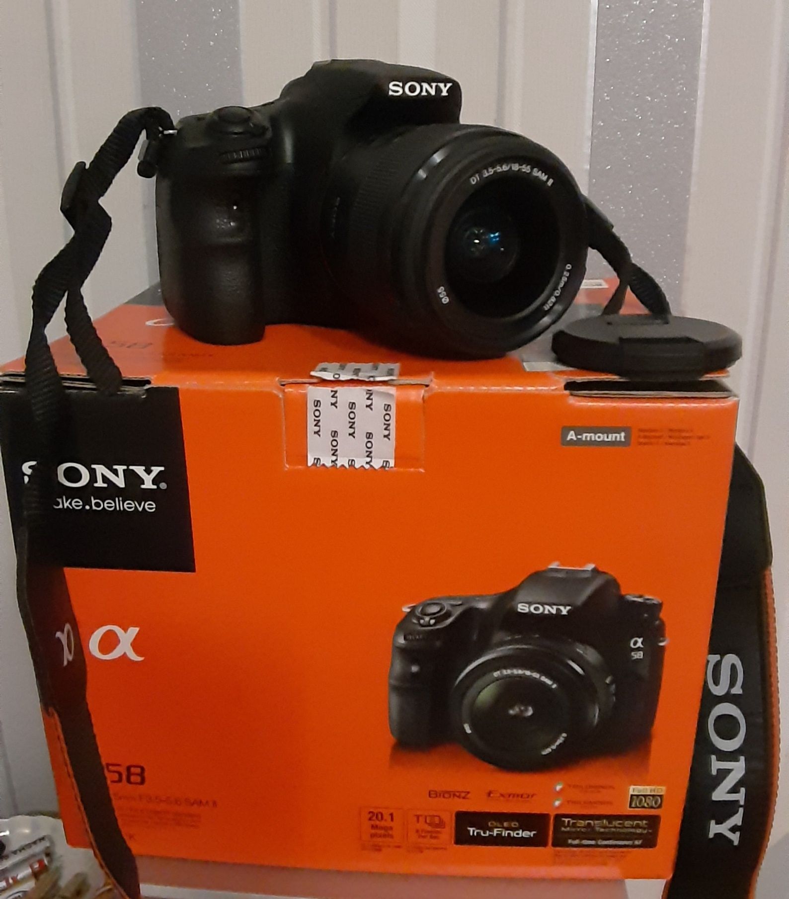 Продам фотоаппарат-зеркалку Sony alfa58 в идеале.