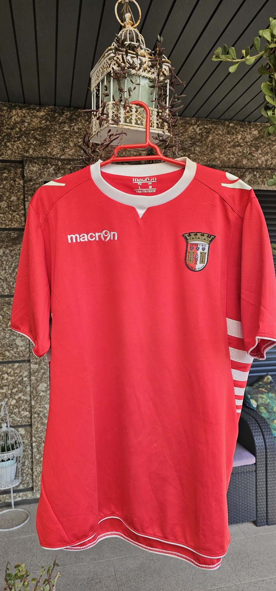 Camisolas, casacos, calções, calças do Braga, da marca Macron