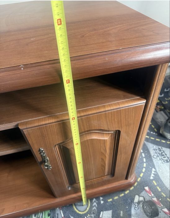 Szafka RTV BRW – klasyczny styl, rzeźbione fronty, orzech