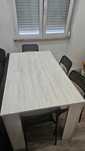 Mesa com quatro cadeiras