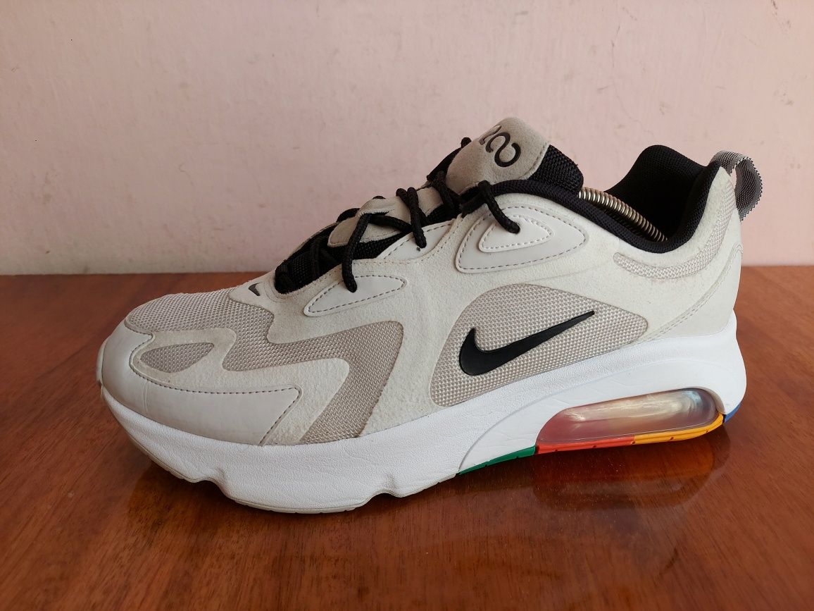 Кроссовки Nike AIR MAX 200 multi оригінал 

Розмір по бірці:
Us 10  UK