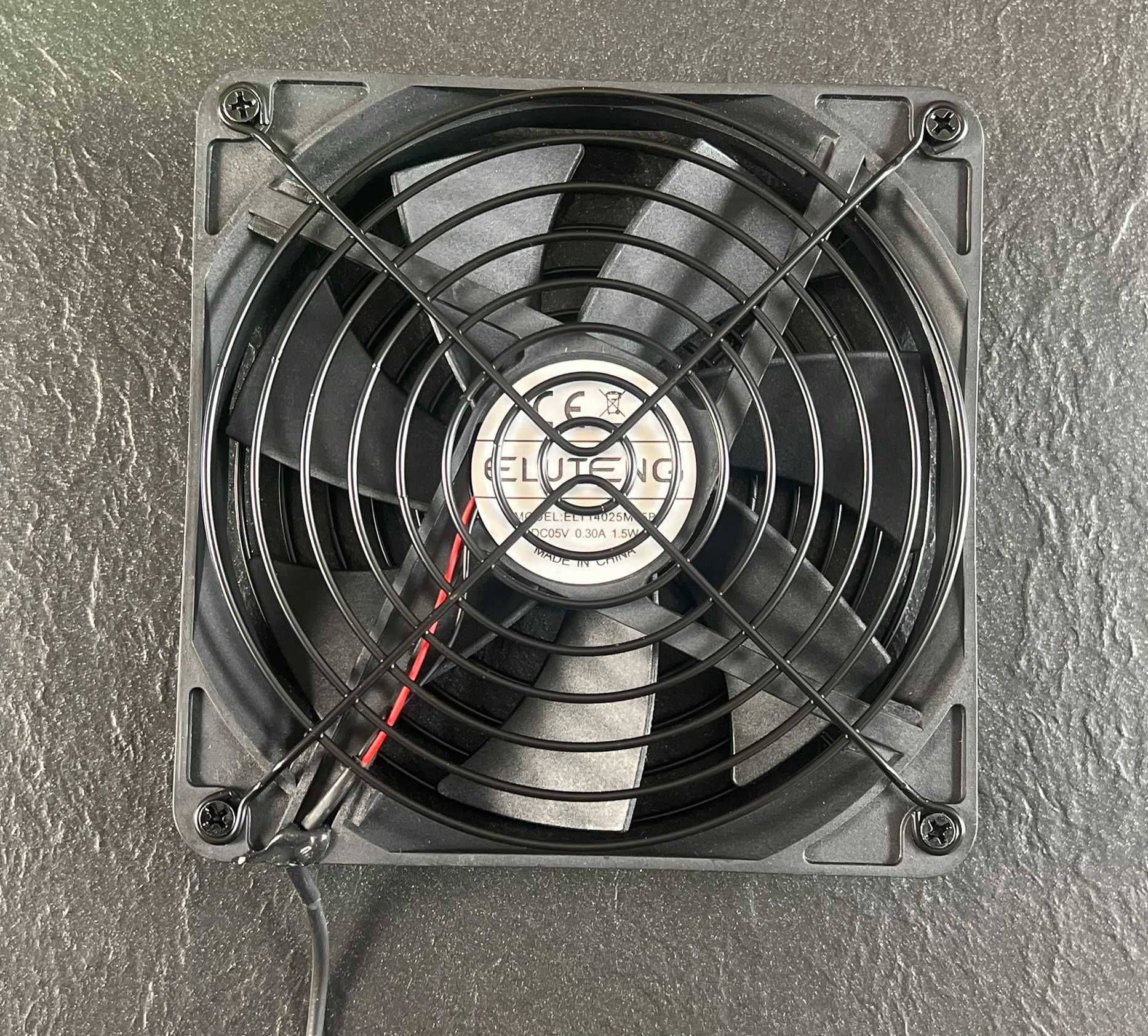 Wentylator USB Eluteng PC 140 mm z 3 regulowanymi prędkościami