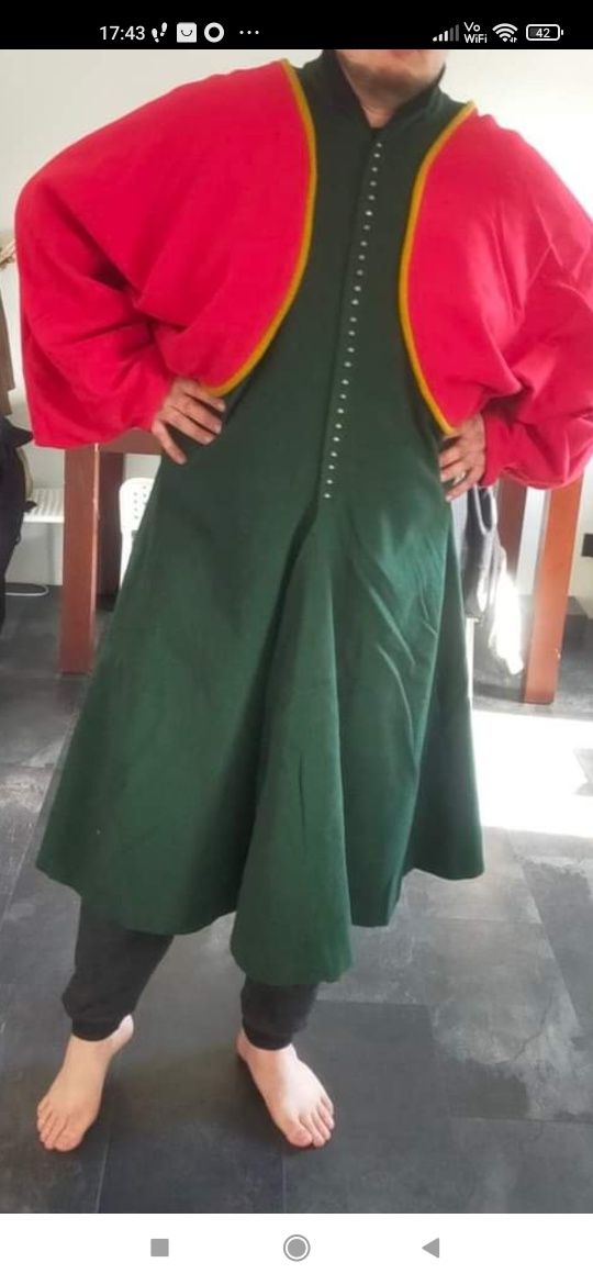 Strój średniowieczny robe wełna rycerz zbroja miecz guziki jk nowy.