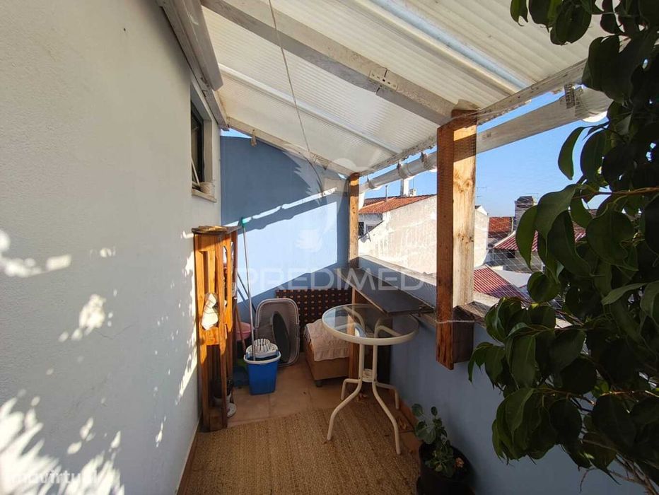 Duplex T2 com Lareira e Varanda Ampla, Grândola.