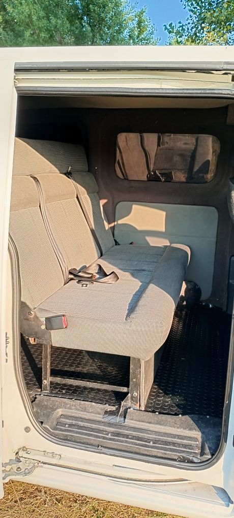 Nissan NV200 2011