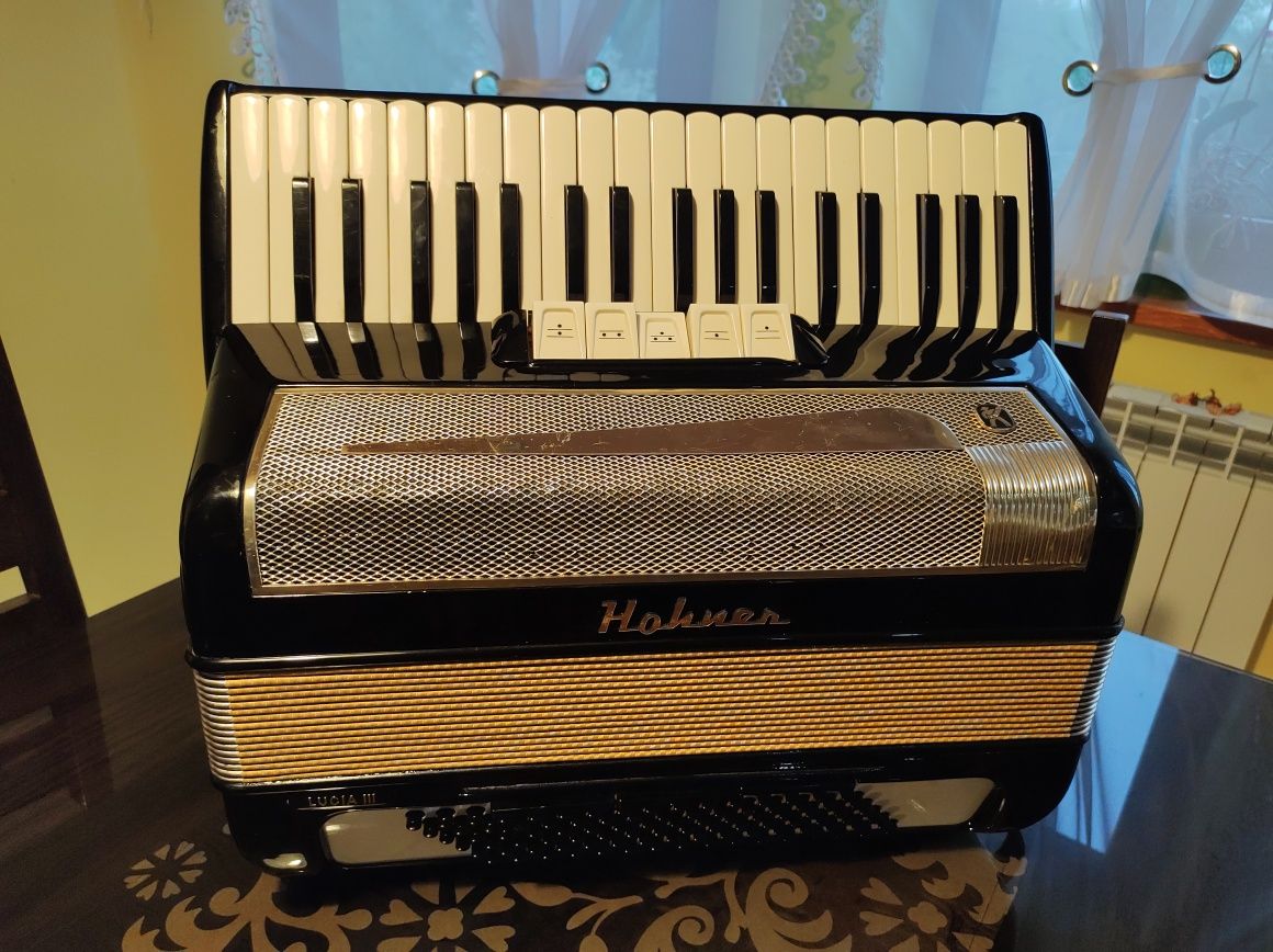 Sprzedam akordeon Hohner 96 basowy